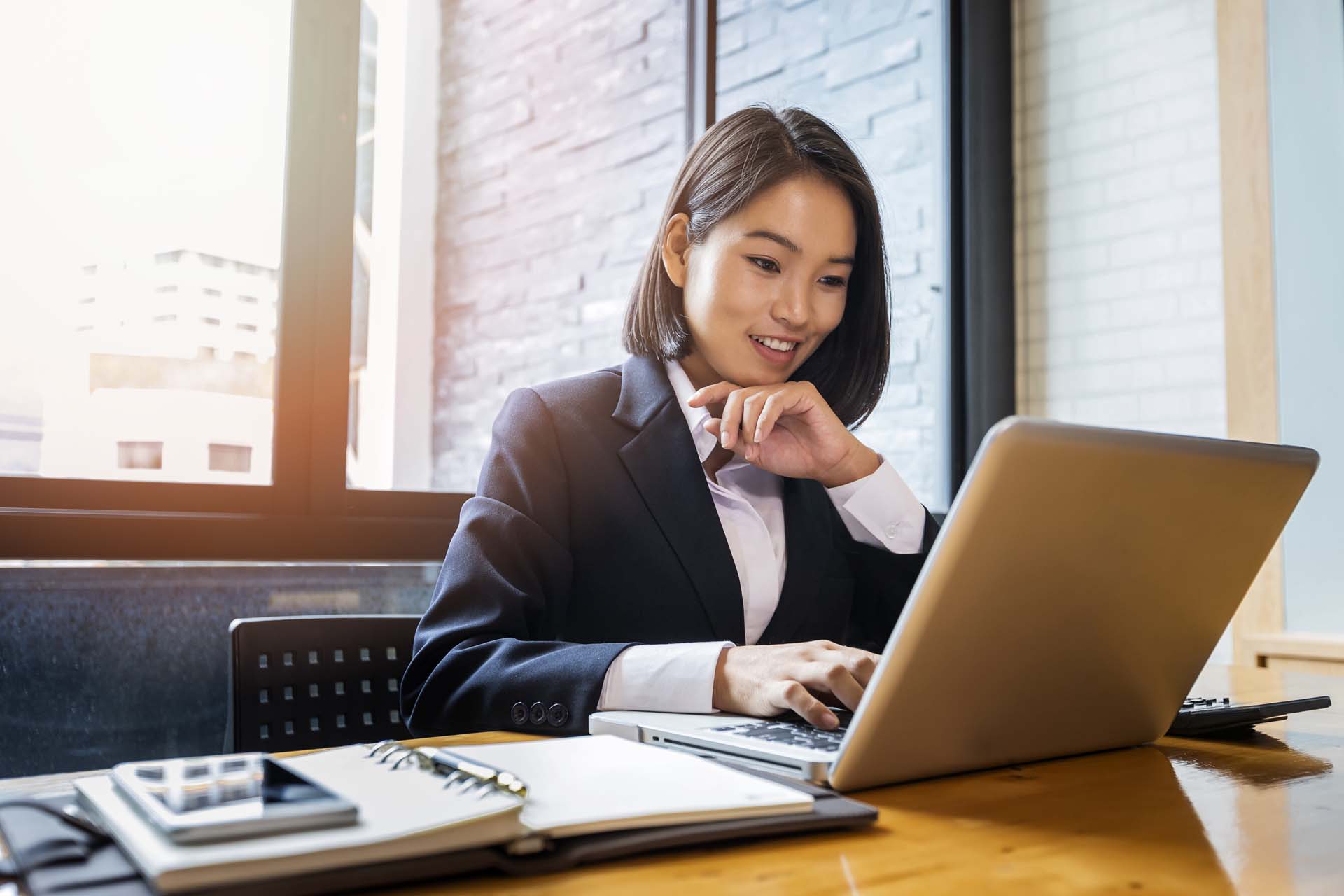 woman using email